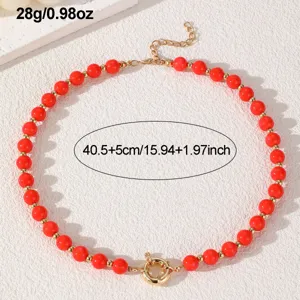 Rote Perlen-Choker-Halskette mit goldenen Abstandshaltern fuer den Sommerurlaub.