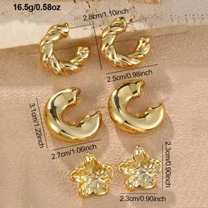 Goldener Creolen Ohrring Set mit verdrehten C-Formen und eleganten Blumen Ohrsteckern.