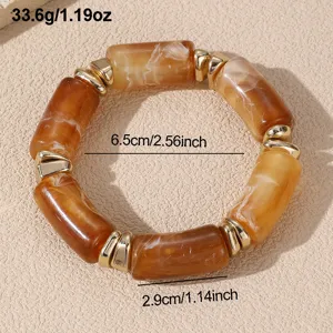 Detailansicht des klobigen Harz- und Goldton-CCB-Perlenarmbands mit Maßangaben.