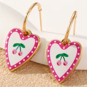 Elegante herzförmige Kirsch-Ohrringe mit Goldhaken für Damen Alltagsschmuck Accessoire.