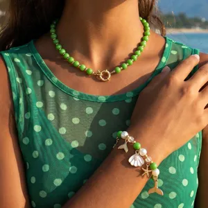 Sommerlicher Ozean Stil grüne Perlenkette und Muschel Seestern Charms Armband Detailansicht.