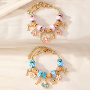 DIY Bettelarmband Set mit rosa blauen Karopellen und süssen Meer-Thema Metallanhängern.