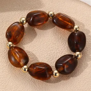 Nahaufnahme Detail von Vintage Stil braunen Bernstein Perlen und Gold Metall Perlen Armband.