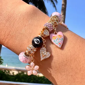 Goldfarbenes Bettelarmband für Damen Schlangenkette mit rosa Herz Kristall Perlen Schmuck