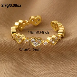 Goldener offener Ring mit funkelnden Herz Zirkon Steinen, schickes verstellbares Design Detail.