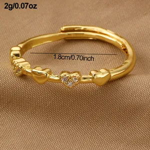 Verstellbarer goldener Herzring mit funkelnden Zirkoniasteinen, Detailansicht mit Größe und Gewicht.