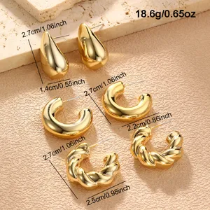 Set aus goldenen Metall-Ohrringen mit drei verschiedenen Stilen und klaren Größenangaben.