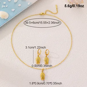 Goldener Edelstahl Fisch Halskette und Ohrringe Schmuckset mit klaren Größenangaben.