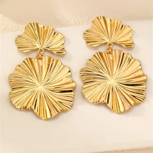 Elegante vergoldete Metall Doppelschicht Blätter Ohrringe, schicke modische Ohrschmuck.