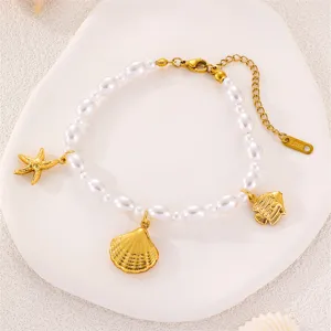 Strand Stil Perlenarmband mit goldenen Seestern und Muschel Anhängern für Damen Sommer.