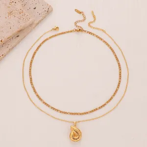 Elegante doppelschichtige goldene Muschel Anhänger Halskette für Damen Schmuck Detail Ansicht.
