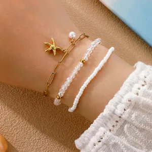 Böhmisches Strand mehrlagiges Perlenarmband Set mit goldenem Seestern Anhänger Kristallen.