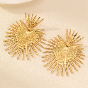 Goldene Statement Blatt Ohrringe für Damen, metallisches Sonnenblumen Design Schmuck.