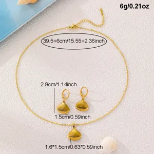 Goldfarbenes Edelstahl Muschel Halskette und Ohrringe Schmuckset mit klarem Design.
