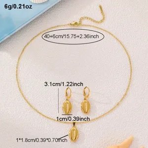 Goldenes Muschel Halskette und Ohrringe Schmuckset Detailansicht aus edlem Edelstahl Design.