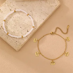 Goldenes Kronen-Anhänger-Fußkettchen und Perlenkette Set, eleganter Strandschmuck.
