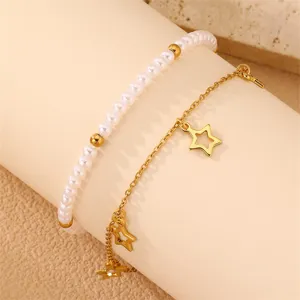 Goldener Stern Anhänger Perlen mehrlagiger Armband Detailansicht Nahaufnahme Mode Schmuck