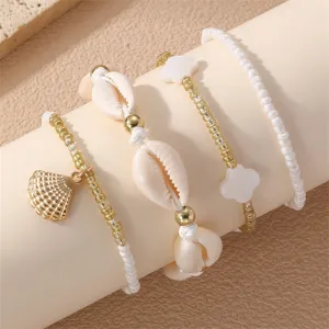 Σετ boho βραχιόλια με κοχύλια και χάντρες για γυναίκες, ιδανικό για τις διακοπές στην παραλία.