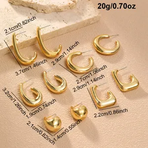 Goldfarbenes Metall geometrische Ohrstecker Set stilvoll minimalistischer Schmuck