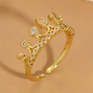 Eleganter goldener Kronen-Offenring mit funkelndem Zirkonia, stilvolles verstellbares Design.