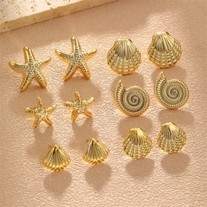 Goldene Meeres Ohrringe Set mit stilvollen Seestern und Muschel Designs fur Damen.