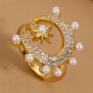 Goldener Halbmond Stern Perle Ring, Zirkonia Pavé verstellbarer offener Ring Detailansicht für Damen.