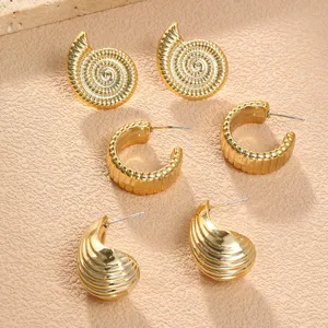 Goldfarbenes Metall Ohrring Set, retro INS Stil Spirale Muschel Ohrstecker Creolen.