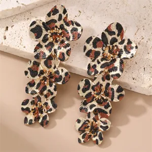 Leopardenmuster Blume Statement Ohrringe, langes goldfarbenes Metalldesign Modeschmuck.