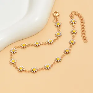 Enamel alloy daisy anklet, minimalist fashion gold chain foot jewelry for beach vacation.