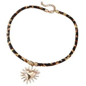 Modische Leopardenmuster Samt Choker Halskette mit Gold Sonne Herz Anhänger Damen Schmuck