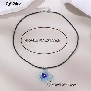 Elegante schwarze Kordelkette mit blauem Glas Fisch Anhänger für Damen Mode Accessoire.