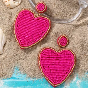 Orecchini a cuore con perline rosa da donna, graziosi orecchini pendenti a doppio cuore stile spiaggia.
