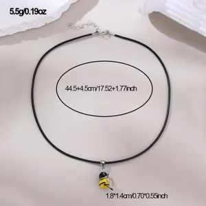 Schicke schwarze Kordelkette mit süßem Glas Biene Anhänger, leichtes und stylisches Schmuckstück.