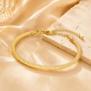 Bracciale tubolare in rete placcato oro con chiusura a moschettone e catenella di estensione