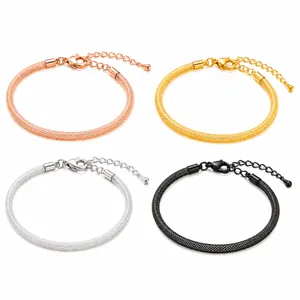 Set di bracciali in tubo a rete da 3 mm in quattro colori metallici con chiusura a moschettone.