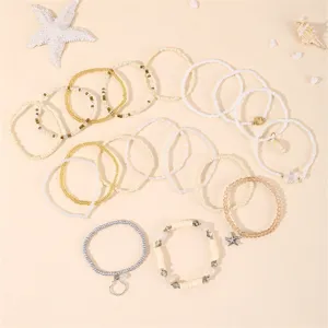 Böhmisches Perlenarmband Set mit schönen Muschel und Seestern Anhängern für die Sommerzeit.