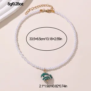 Modische Perlen Choker Halskette mit gruener Keramik Fisch Anhaenger fuer Damen Schmuck.