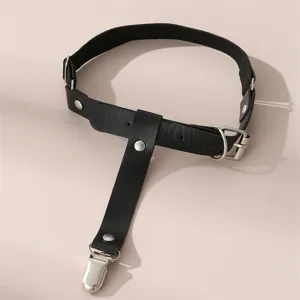 Zwarte PU lederen dijen kousenband voorzien van metalen clips, gotische harajuku stijl.