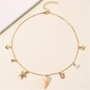 Goldfarbene Ozean Halskette mit Muschel Sternchen Perle und Strass Buchstaben Anhänger.