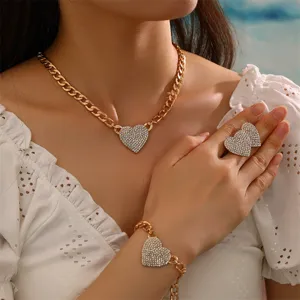 Goldfarbene Strass Herz Chunky Kette Armband und Ring Set für Damen Modeschmuck Hauptbild