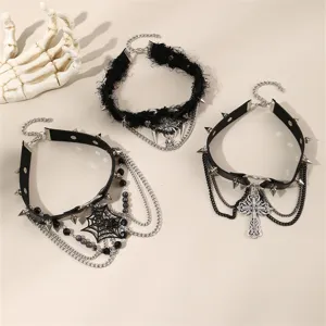 Gotisches Punk schwarzes Spitzen Choker Halsketten Set mit Kreuz und Spinnennetz Anhänger.