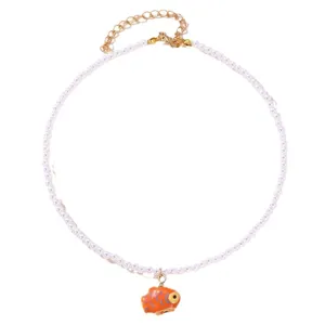Modische Perlenkette Halskette mit süßem orangefarbenen Fisch Anhänger für Damen Schmuck