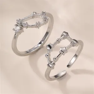 Detailansicht silberner Sternbild Ringe, elegantes Sterndesign, verstellbarer Modeschmuck.