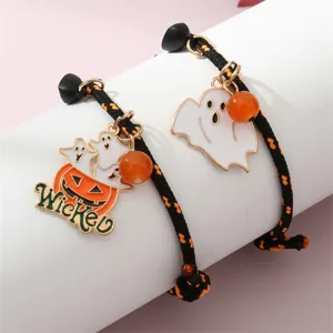 Détail de bracelet tressé citrouille fantôme d'Halloween, bijoux émaillés mignons.