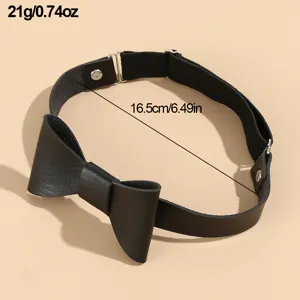 Zwarte kunstlederen strik choker halsband goth punk mode accessoire met metalen gesp