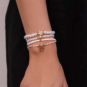 Schickes mehrschichtiges Perlen-Armband mit Sternanhänger und Taurus-Sternzeichen-Anhänger.