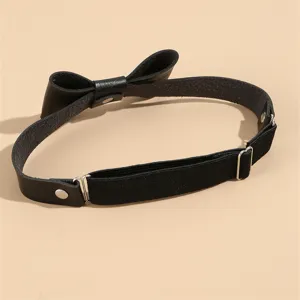 Zwarte lederen strik dijbeen ketting gothische jarretel sexy club been accessoire detail.