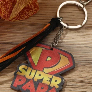 Super Papa Holz Schlüsselanhänger mit Quaste und Metallring, ideales Geschenk zum Vatertag.
