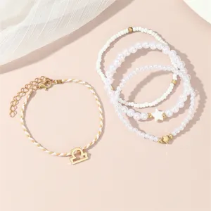Mehrlagiges Perlenarmband Set mit Sternzeichen Waage Anhänger und schicken Perlen für Damen.