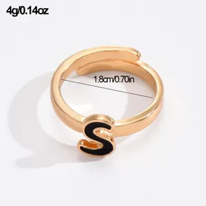 Goldener verstellbarer Anfangsbuchstabe S Ring mit schwarzem Emailleschmuck Stueck.
